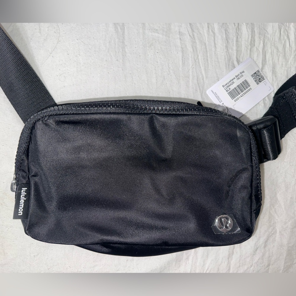 lululemon Everywhere Belt Bag (black)